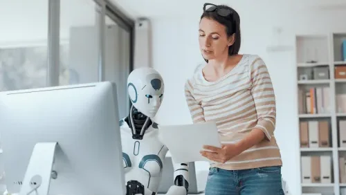 Học viên làm việc cùng robot A.I.
