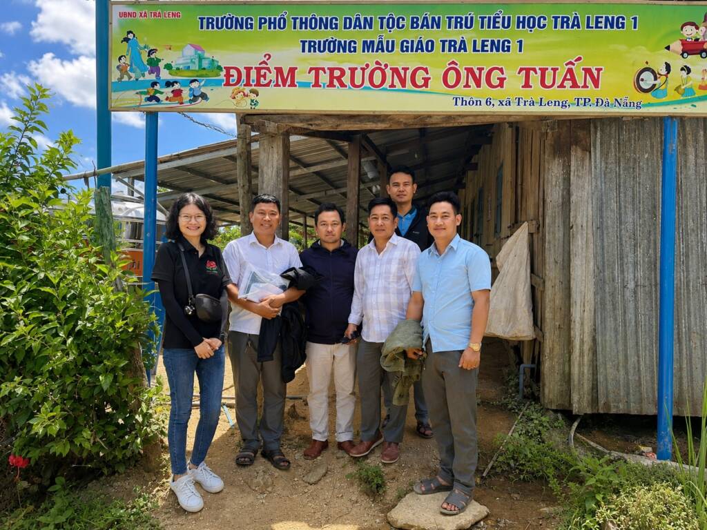 Thành viên Viện ISIEE đến điểm Trường Phổ thông Dân tộc Bán trú Tiểu học Trà Leng 1, Mẫu giáo Trà Leng 1