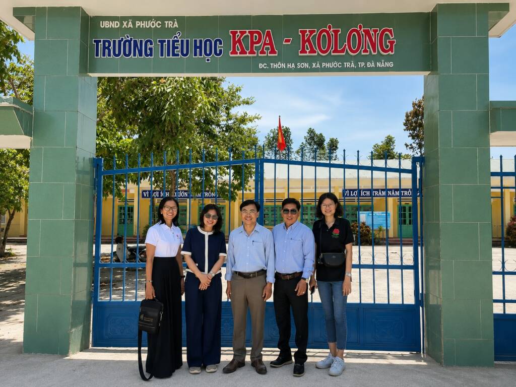 thành viên Viện ISIEE đến Trường Tiểu học Kpa - KơLơng